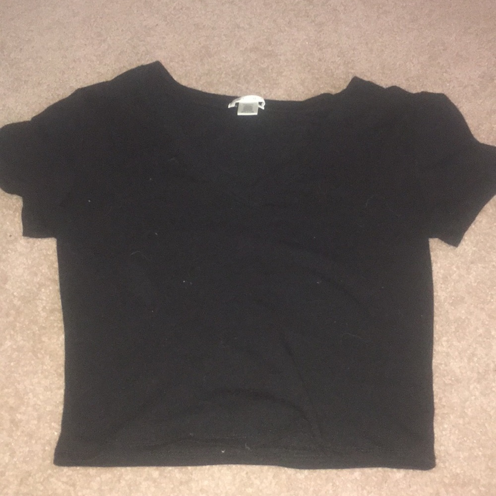Black v neck crop top